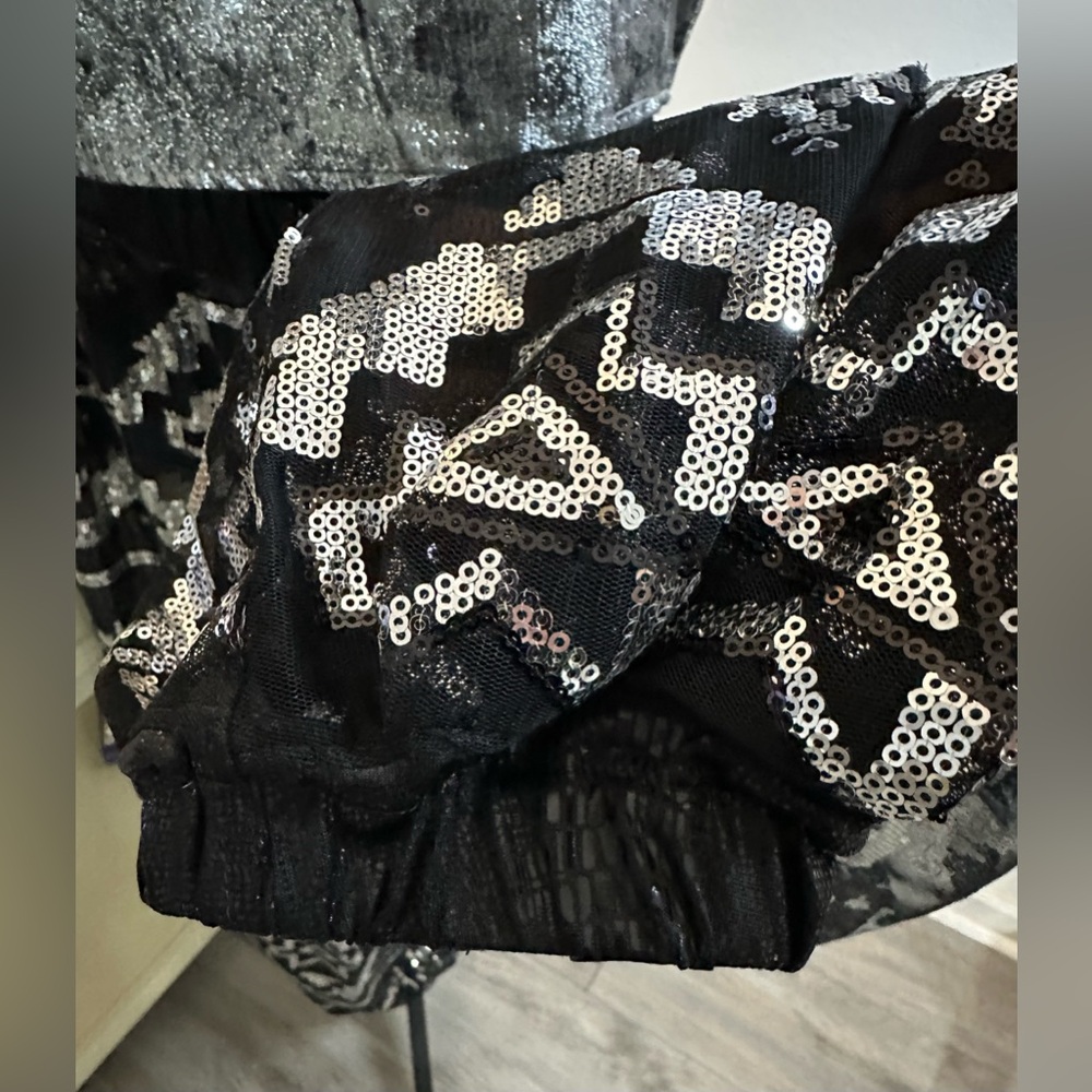 Black & Silver Sequin Mesh Patterned Women's Hare… - image 7